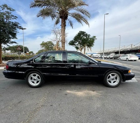 Черный Chevrolet Impala 1996 год