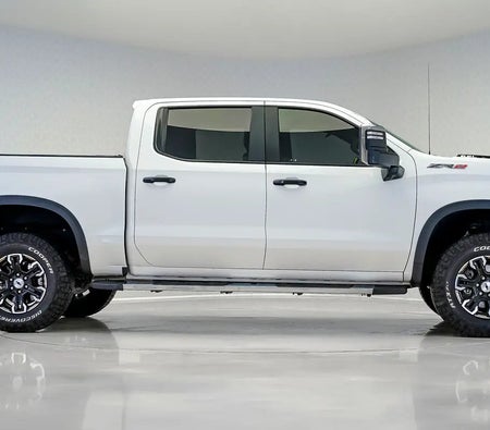 أبيض شيفروليه Silverado 1500 ZR2 2023