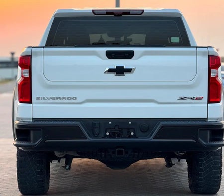 Beyaz Chevrolet Silverado 1500 ZR2 2022