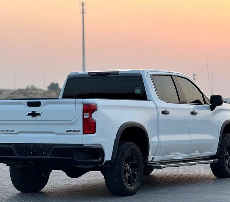 Beyaz Chevrolet Silverado 1500 ZR2 2022