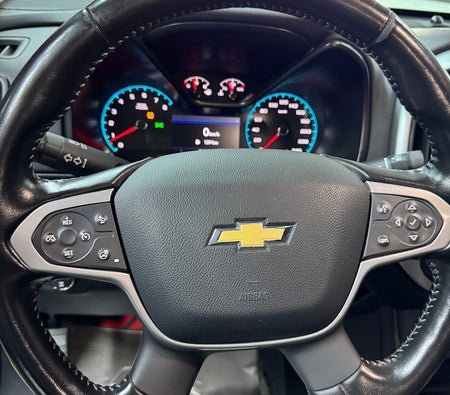 Серый Chevrolet Colorado LT 2020 год