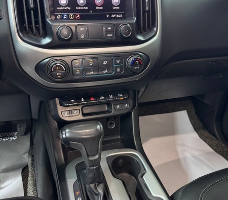 Серый Chevrolet Colorado LT 2020 год