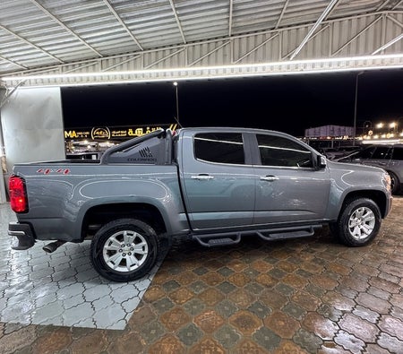 Серый Chevrolet Colorado LT 2020 год