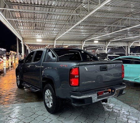 Серый Chevrolet Colorado LT 2020 год