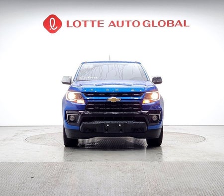 Голубой Chevrolet Colorado 2022 год