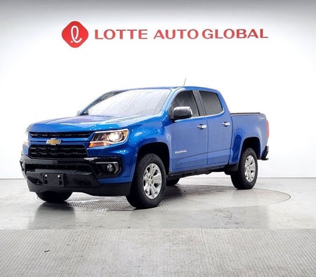 Голубой Chevrolet Colorado 2022 год