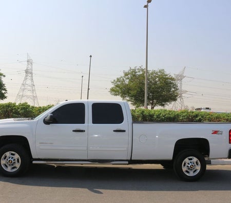 Белый Chevrolet Silverado 2011