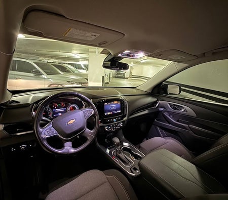 Черный Chevrolet Traverse 2021 год