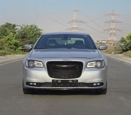 Chrysler 300 2021, photo 2 of 4