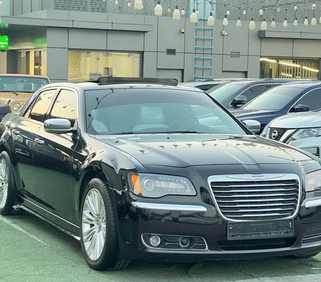 Chrysler 300C Limited 2013, photo 2 of 4