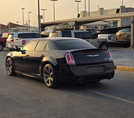 Blue Chrysler 300 Hemi SRT8 2014