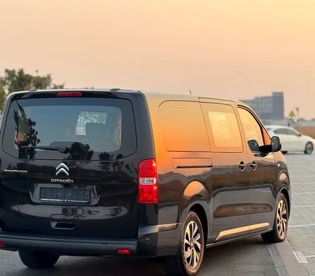 Черный Citroen Spacetourer 2024 год Черный Citroen Spacetourer 2024 год