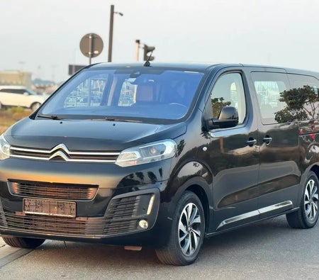 Черный Citroen Spacetourer 2024 год Черный Citroen Spacetourer 2024 год
