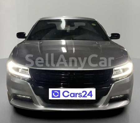 D'argento Dodge Charger SXT 2018 D'argento Dodge Charger SXT 2018