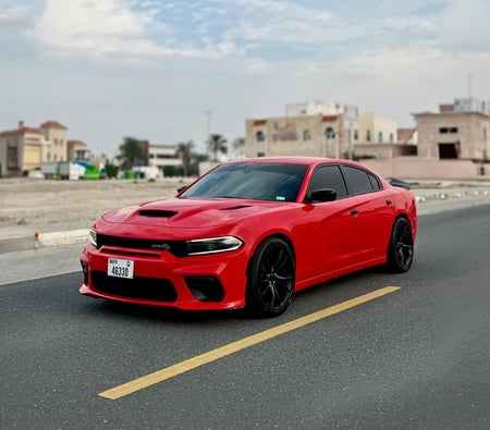 红色的 Dodge 充电器V6 2022 红色的 Dodge 充电器V6 2022