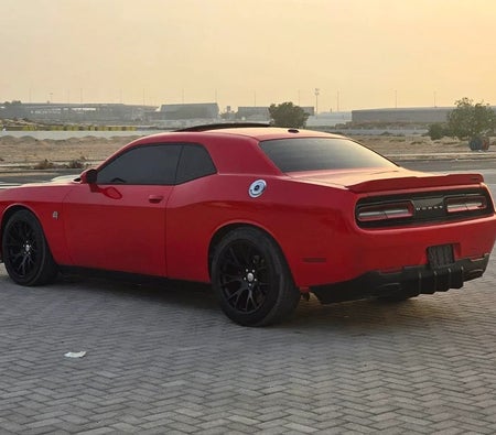 Red Dodge Challenger SXT Plus 2015