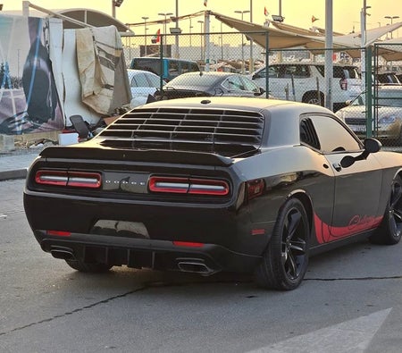 黑色的 Dodge 挑战者 R/T 2018