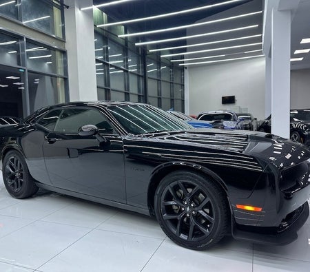 Nero Dodge Challenger R/T 2022