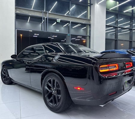 Nero Dodge Challenger R/T 2022