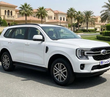 Weiß Ford Everest XLS 2024 Weiß Ford Everest XLS 2024
