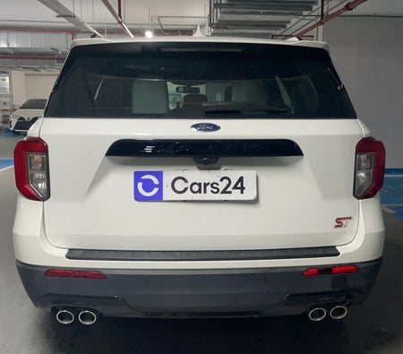 White Ford Explorer ST 2022 White Ford Explorer ST 2022