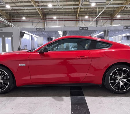 Red Ford Mustang EcoBoost 2022