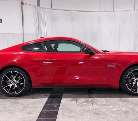 Red Ford Mustang EcoBoost 2022