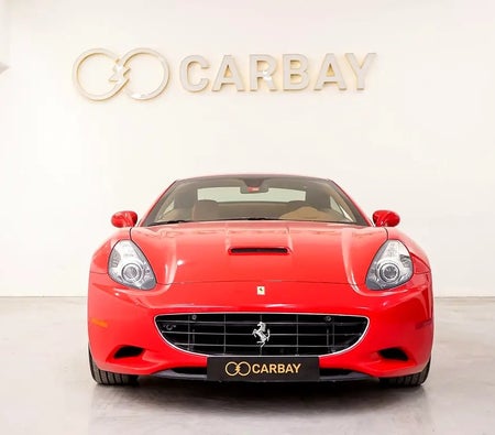 Красный Ferrari California Standard 2011