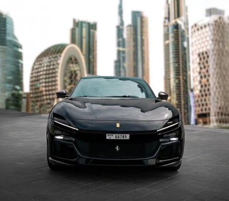 kira Ferrari Purosangue 2025 içinde Dubai