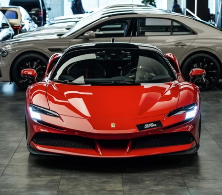 Красный Ferrari SF90 Stradale 2021 год