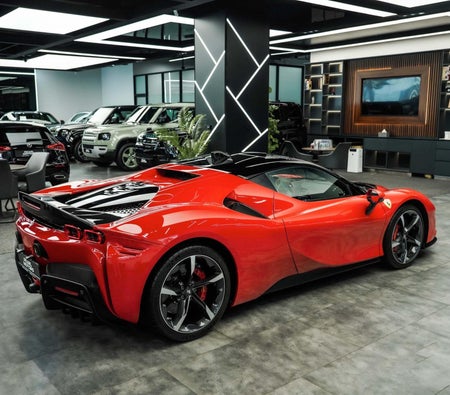Красный Ferrari SF90 Stradale 2021 год