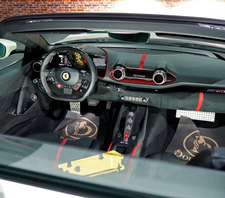 Weiß Ferrari 812 GTS 2022