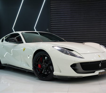 Ferrari 812 Superfast 2019, photo 3 of 4
