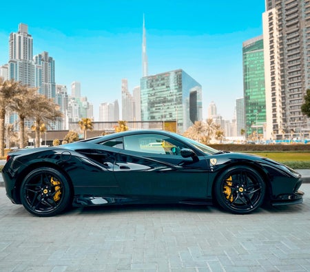 Schwarz Ferrari F8 Tributo 2020