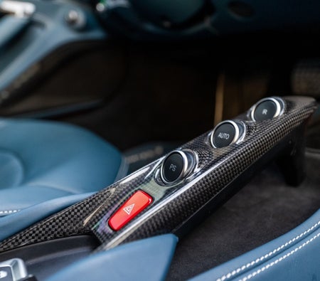 Ferrari F8 Tributo 2021