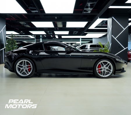 Siyah Ferrari Roma 2021