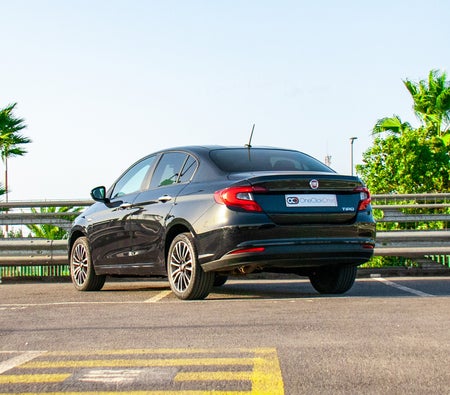 Black Fiat Tipo 2023