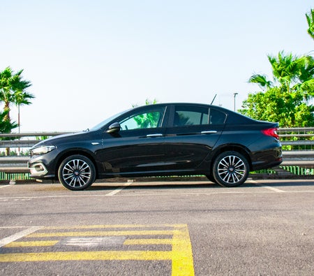 Black Fiat Tipo 2023