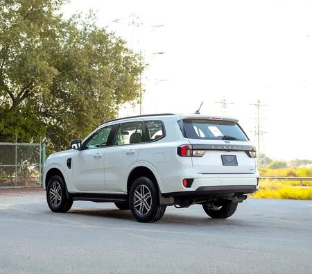 أبيض فورد Everest XLS 2024 أبيض فورد Everest XLS 2024