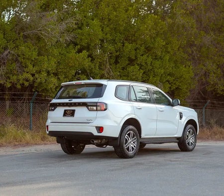 أبيض فورد Everest XLS 2024 أبيض فورد Everest XLS 2024