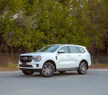 أبيض فورد Everest XLS 2024 أبيض فورد Everest XLS 2024