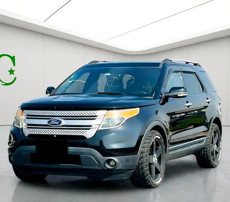 Black Ford Explorer XLT 2012