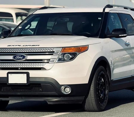Weiß Ford Explorer XLT 2014