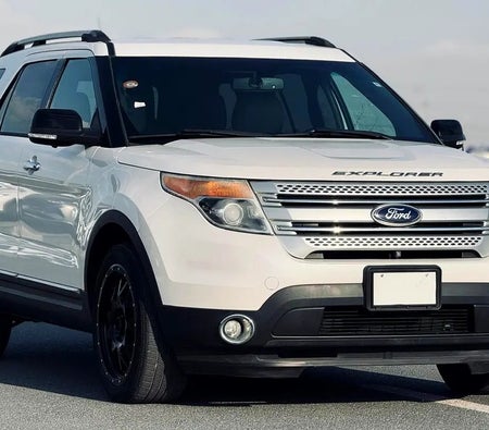 Weiß Ford Explorer XLT 2014