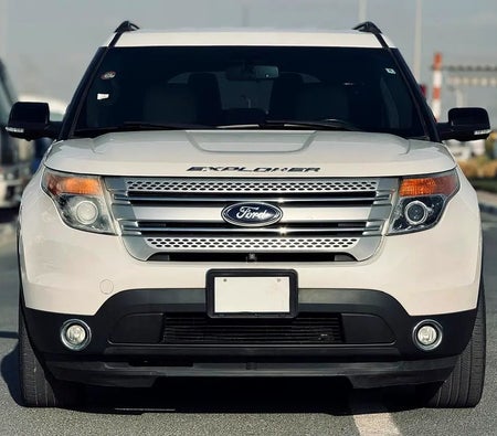 Weiß Ford Explorer XLT 2014