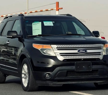 Black Ford Explorer XLT 2014