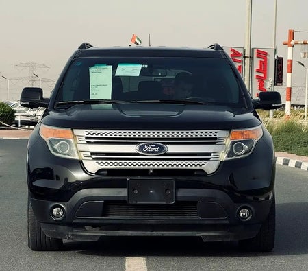 Black Ford Explorer XLT 2014