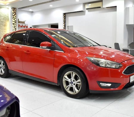 Red Ford Focus SE 2015