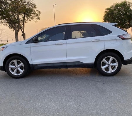 White Ford Edge SE 2016