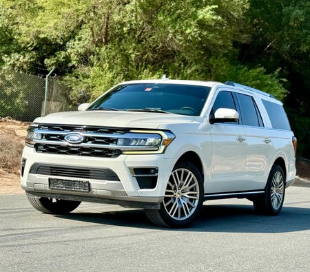 White Ford Expedition Limited 2022